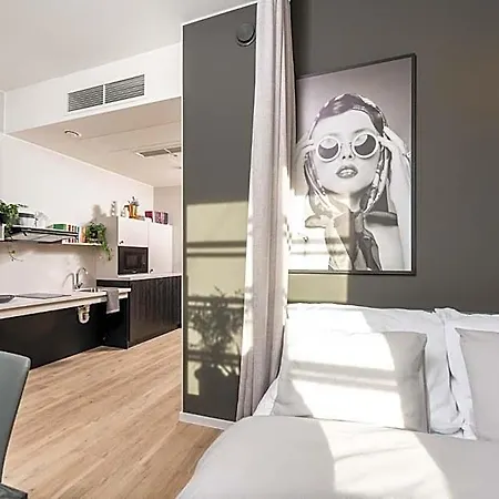 Milestone Center Premium Living By Tribera 4*