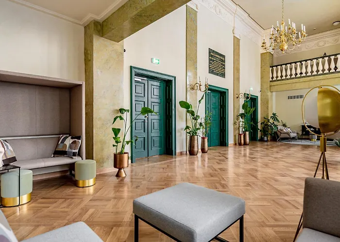 Milestone Center Premium Living By Tribera Apartahotel