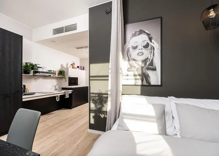 Milestone Center Premium Living By Tribera 4*